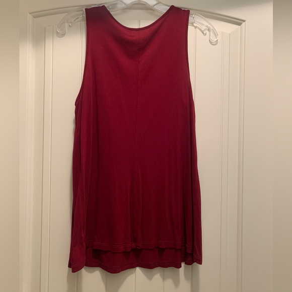 Old Navy M burgundy sleeveless top - Picture 2 of 3